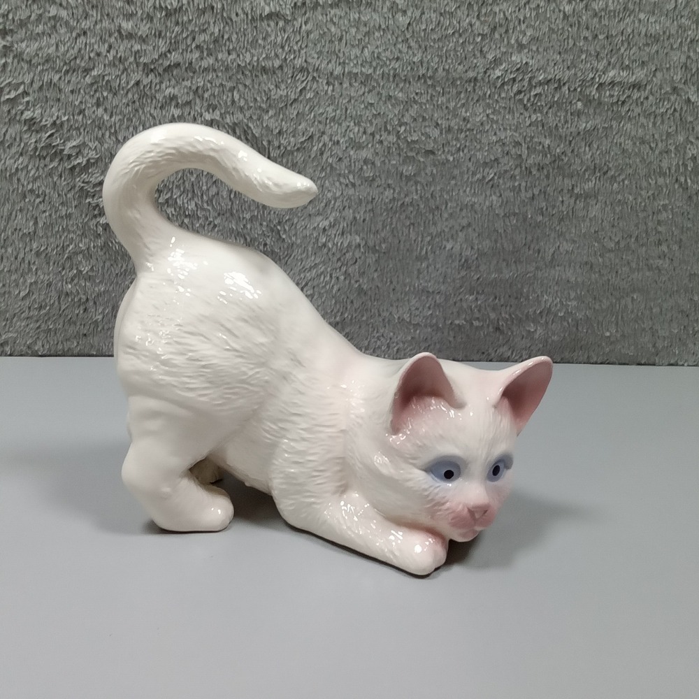 Vintage White Ceramic Pouncing Kitten Figurine Blue Eyes Pink Ears 6.5"